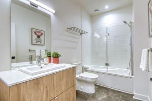 Koupelna v ubytování The Escape at Verbier - Modern Condo at Verbier Resort + 40 fotografií