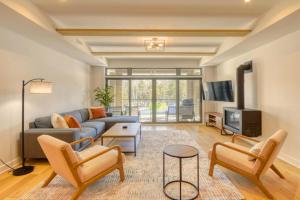 TV a/nebo společenská místnost v ubytování The Escape at Verbier - Modern Condo at Verbier Resort