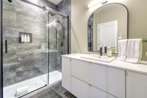 Ένα μπάνιο στο The Fawn Tremblant at Verbier, 3 Bedroom Retreat +50 φωτογραφίες