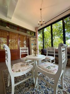 Istumisnurk majutusasutuses Harmonie By Ayuthantra +39 fotot