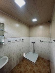 Ένα μπάνιο στο Twin2 House