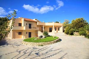 Το κτήριο όπου στεγάζεται  η παραθεριστική κατοικία