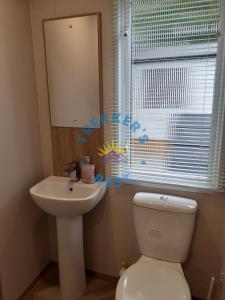 a bathroom with a toilet and a sink and a window at Trekkers Rest, Brigham, Cockermouth, Cumbria in Cockermouth +26 photos