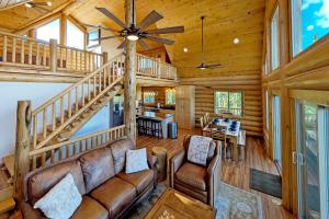 ein Wohnzimmer mit einer Couch und einer Treppe in der Unterkunft New Log Home, Hot Tub For 8, Views! in Tabernash