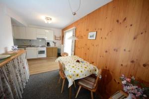 Η κουζίνα ή μικρή κουζίνα στο Chesa Talvo