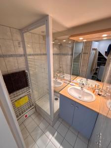 Koupelna v ubytování Ti Olli Cocon chaleureux 300m plage