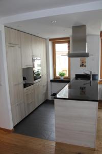 Η κουζίνα ή μικρή κουζίνα στο Chesa Madragena