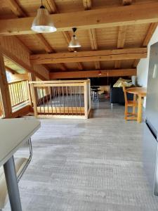 een woonkamer met een houten plafond en een tafel bij Half duplex chalet, facing south with Mont Pourri in Sainte-Foy-Tarentaise