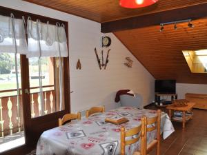 TV a/nebo společenská místnost v ubytování Appartement cosy proche centre, balcon, parking - FR-1-692-62