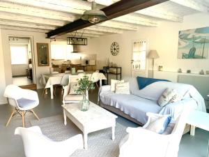 Χώρος καθιστικού στο ELINA maison de charme à La Flotte +9 φωτογραφίες