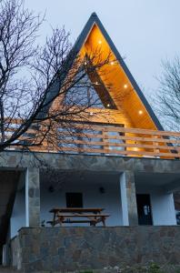 Το κτήριο όπου στεγάζεται  η παραθεριστική κατοικία