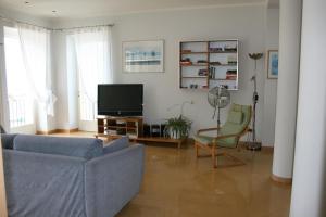 Μια τηλεόραση ή/και κέντρο ψυχαγωγίας στο Casa Cedraia +10 φωτογραφίες