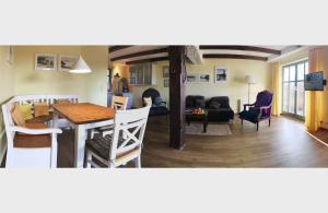 a kitchen and living room with a table and chairs at Ferienhaus Im Idyllischsten Winkel Rügens in Neuenkirchen