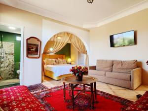 Giường trong phòng chung tại Riad salix d'agafay