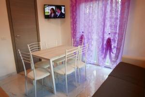 Μια τηλεόραση ή/και κέντρο ψυχαγωγίας στο Fiorita 4 +16 φωτογραφίες