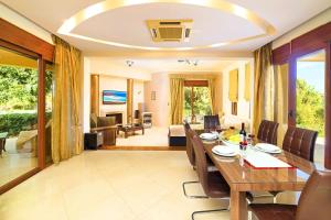 Χώρος καθιστικού στο Ferienhaus Für 14 Personen In Rethymnon, Kreta Nordküste Kretas +32 φωτογραφίες