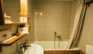 Ένα μπάνιο στο Αγροικία Mυλόδεση +32 φωτογραφίες