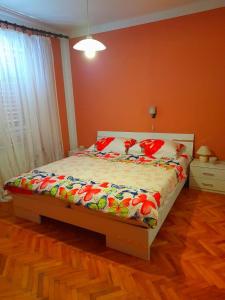 Ένα ή περισσότερα κρεβάτια σε δωμάτιο στο Apartments Vesna +24 φωτογραφίες