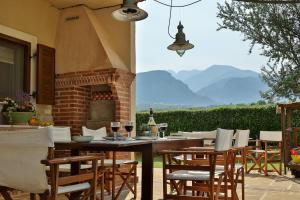 Nespecifikovaný výhled na hory nebo výhled na hory při pohledu z vily