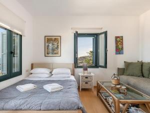 Postel nebo postele na pokoji v ubytování The Hillside Home