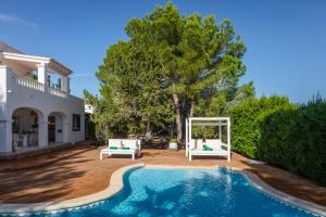 Bazén v ubytování New! Villa Oasis Prous nebo v jeho okolí