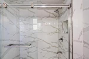 Vannituba majutusasutuses 3br Home Near Medical Center Minutes To Nyc