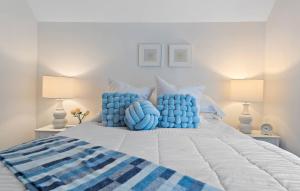 Ένα ή περισσότερα κρεβάτια σε δωμάτιο στο "Broadway Hideaway" by Roxy Rentals