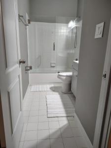 Et badeværelse på Queens View Residence