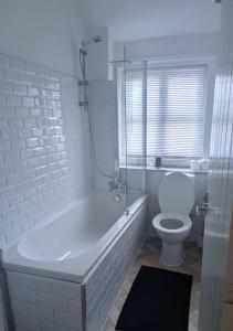 Vannituba majutusasutuses Converted Railway Cottage +9 fotot