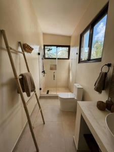 Ένα μπάνιο στο Casa Caona