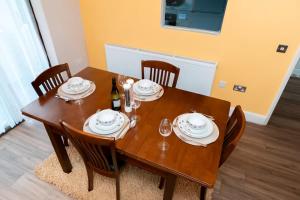 Nápoje v ubytování House - Sleeps 6 - 2 Cars Free Parking + 3 fotografie