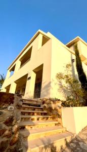 Hoone, kus külalistemaja asub