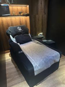 Ένα ή περισσότερα κρεβάτια σε δωμάτιο στο Foot Repose Mall of Oman - Spa & Massage Center +5 φωτογραφίες