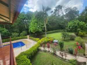 La alberca dentro o cerca de Finca Villa Esperanza