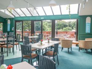 En restaurant eller et andet spisested på Trouts Reach