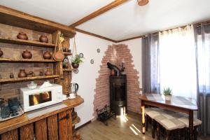 a kitchen with a microwave and a table and a stove at Котедж "Красний Краєвид" in Yaremche