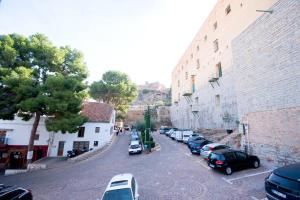 El barrio en el que está la casa vacacional o un barrio cercano