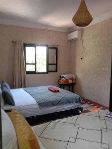 a bedroom with a bed and a window at la maison mondiale ouirgane in Ouirgane