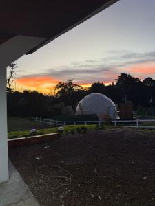 Východ nebo západ slunce při pohledu z apartmánu nebo okolí