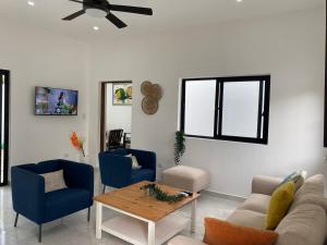 Χώρος καθιστικού στο Steps to Ballenas beach, very private pool