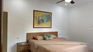 Ένα ή περισσότερα κρεβάτια σε δωμάτιο στο Steps to Ballenas beach, very private pool +5 φωτογραφίες