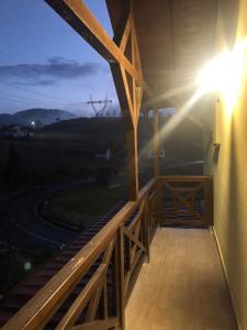 Balkón nebo terasa v ubytování Pensiunea Dealul Miristei Fundata