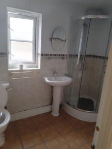 Phòng tắm tại APEX HOUSE Le Hope ENSUITE