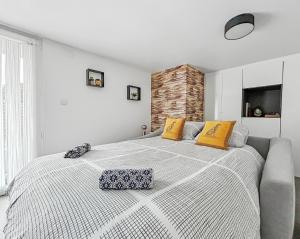 Postel nebo postele na pokoji v ubytování Studio moderne, cosy, parking, parfait en duo