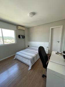 Ένα ή περισσότερα κρεβάτια σε δωμάτιο στο Lindo Apartamento - 150 metros da Praia do Gravatá