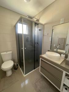 Ένα μπάνιο στο Lindo Apartamento - 150 metros da Praia do Gravatá +8 φωτογραφίες