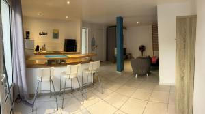 TV a/nebo společenská místnost v ubytování Cap Lodge Martinique