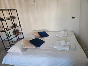 Voodi või voodid majutusasutuse Solaris Home Spa toas +13 fotot