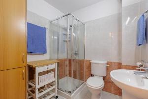 Ένα μπάνιο στο Kapparis Beach Escape +19 φωτογραφίες