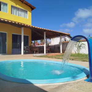 Bazén v ubytování casa da tia Fabíola lugar de gente feliz nebo v jeho okolí